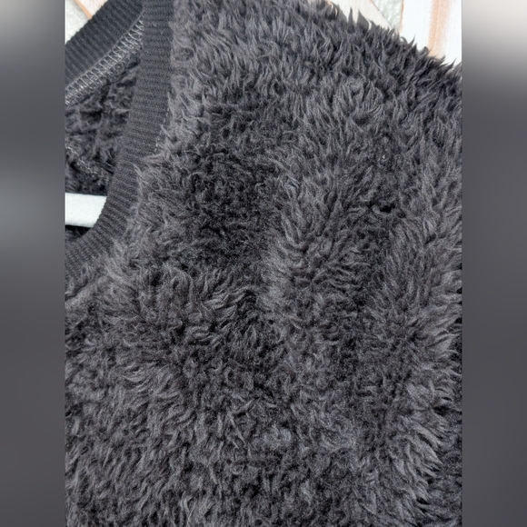 Harry Potter Hufflepuff Pjammy Sweater Women’s Sz XS Black Faux Fur Comfy Soft - Picture 6 of 7